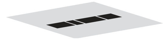 Plano do solo claro em perspectiva com quatro manchas pretas retangulares alinhadas e quase contíguas: quatro retângulos de tamanho semelhante tocando-se ou separados por folgas muito pequenas, formando uma faixa quase contínua.