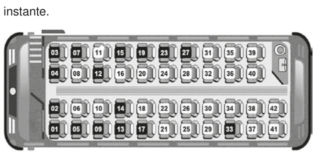 Esquema de ônibus com 42 assentos numerados, em quatro fileiras separadas por um corredor central. Os assentos escuros, já vendidos, são: na primeira fileira, 03, 07, 15, 19, 23 e 27; na segunda, 04 e 12; na terceira, 02 e 14; na quarta, 01, 05, 09, 13, 17 e 33. Todos os demais estão claros e disponíveis.