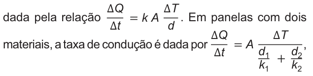 Dada pela relação delta Q sobre delta t igual a k vezes A vezes delta T sobre d. Em panelas com dois materiais, a taxa de condução é dada por delta Q sobre delta t igual a A vezes delta T dividido pela soma de d um sobre k um com d dois sobre k dois.