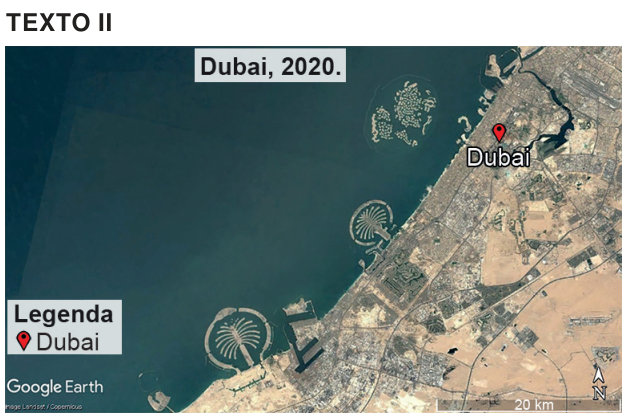 Imagem de satélite de Dubai em 2020. O mar ocupa a esquerda; a área urbana e o deserto, a direita. Ao longo da costa, há ilhas com formato de palmeira e, mais ao norte, um conjunto de pequenas ilhas. Estruturas portuárias também avançam sobre o mar. Escala de 20 quilômetros; norte para cima.